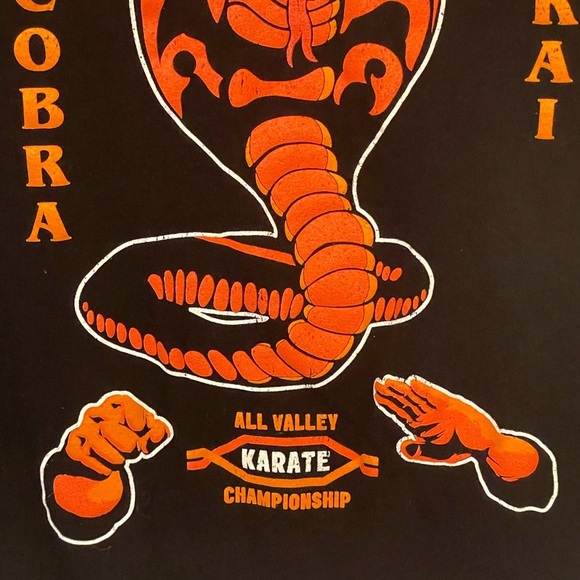 Cobra Kai Men’s T-Shirt size medium - Picture 3 of 3